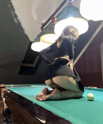 Приглашаю в гости на чашечку кофе... или кое-что пикантнее. Гарантирую конфиденциальность и хорошее настроение! 1785, 19 лет